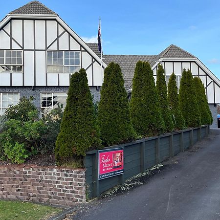 Tudor Manor Bed & Breakfast Bed & Breakfast Paraparaumu Exterior photo