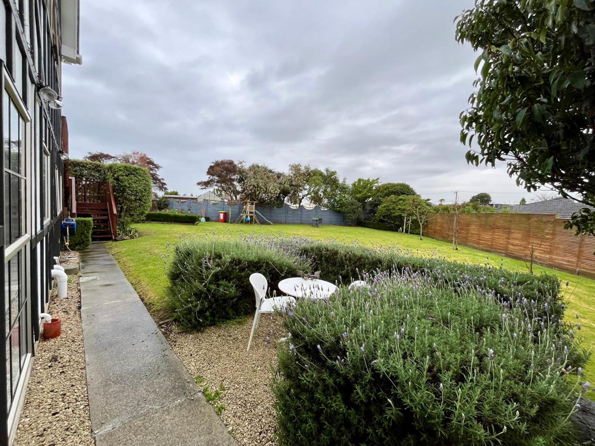 Tudor Manor Bed & Breakfast Bed & Breakfast Paraparaumu Exterior photo