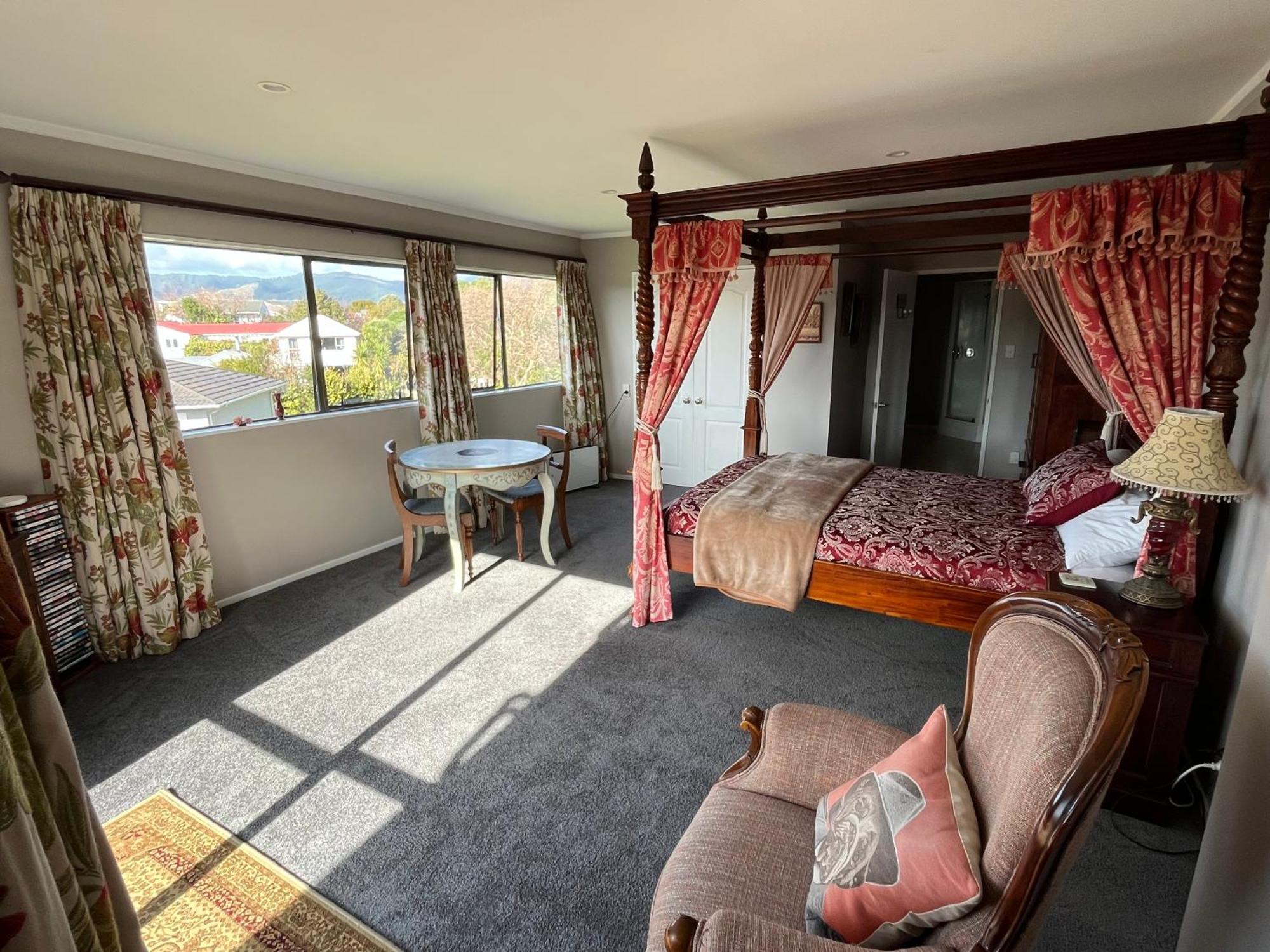 Tudor Manor Bed & Breakfast Bed & Breakfast Paraparaumu Exterior photo