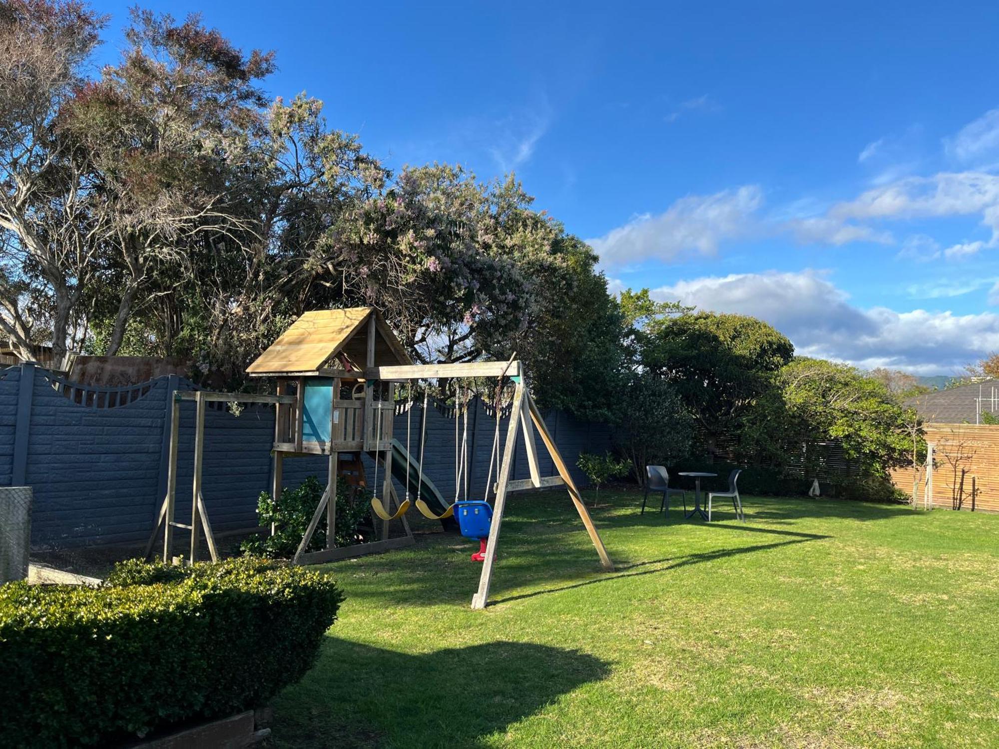 Tudor Manor Bed & Breakfast Bed & Breakfast Paraparaumu Exterior photo