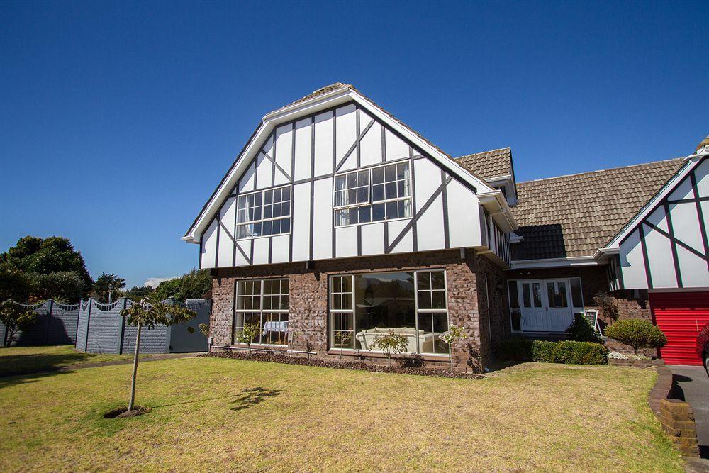 Tudor Manor Bed & Breakfast Bed & Breakfast Paraparaumu Exterior photo