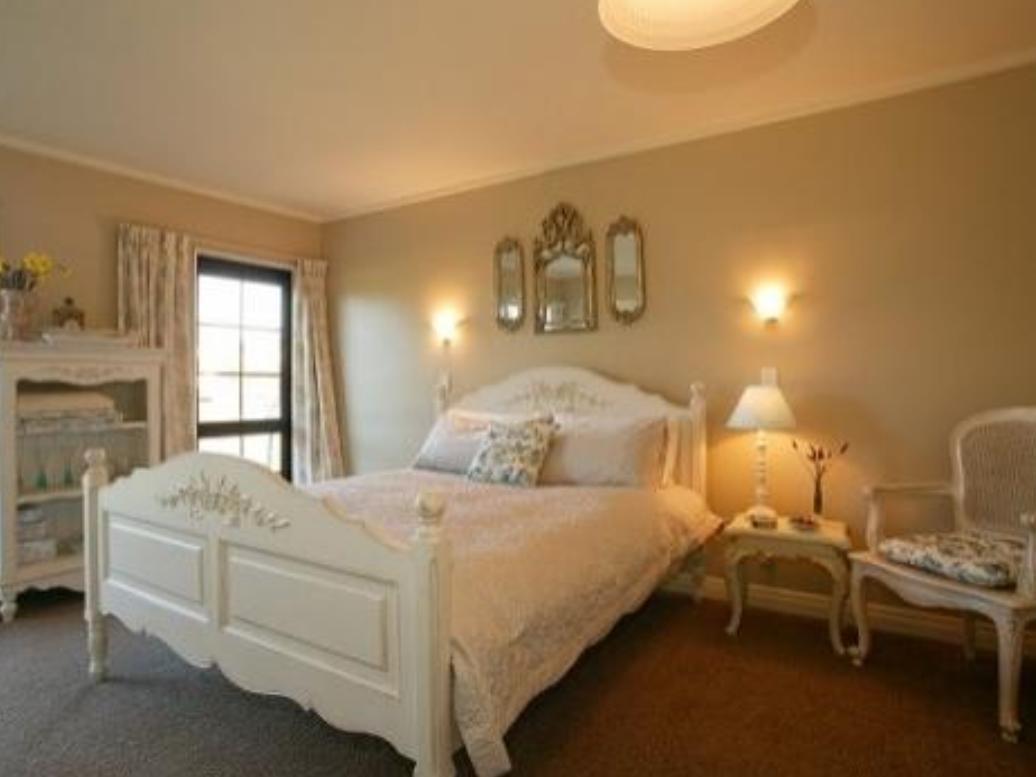 Tudor Manor Bed & Breakfast Bed & Breakfast Paraparaumu Exterior photo