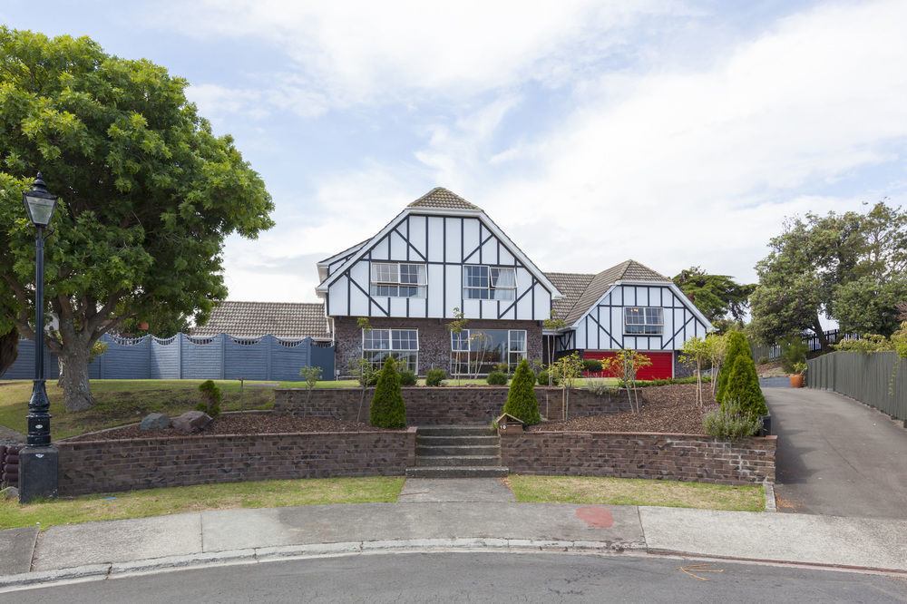 Tudor Manor Bed & Breakfast Bed & Breakfast Paraparaumu Exterior photo